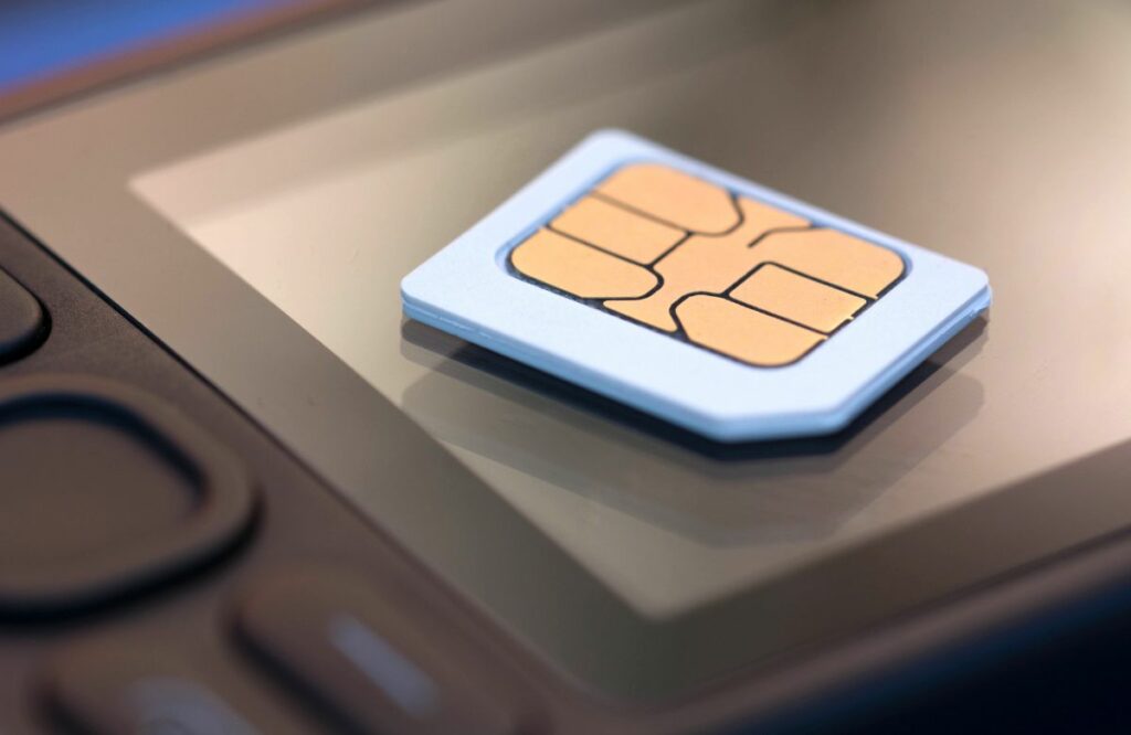 How To Fix No Sim Card On Iphone 1