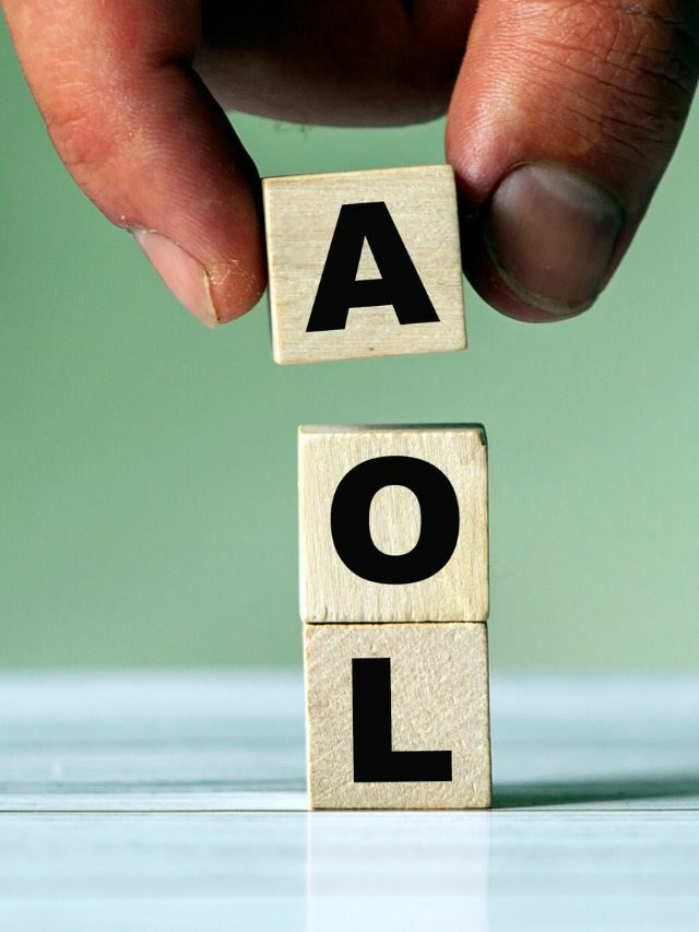 How do I manage my AOL screen names?