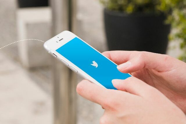 How to make twitter account private (1)